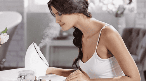 Cách trị sợi bã nhờn bằng phương pháp xông hơi mặt