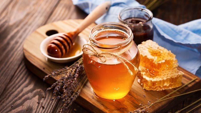 Giảm eo sau sinh bằng mật ong