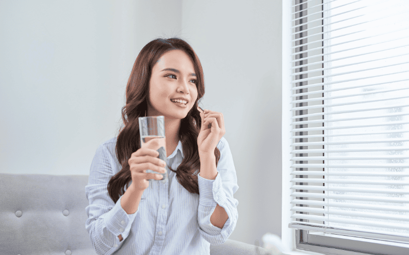 , bổ sung thực phẩm chức năng cũng là một cách hiệu quả để nuôi dưỡng làn da từ sâu bên trong