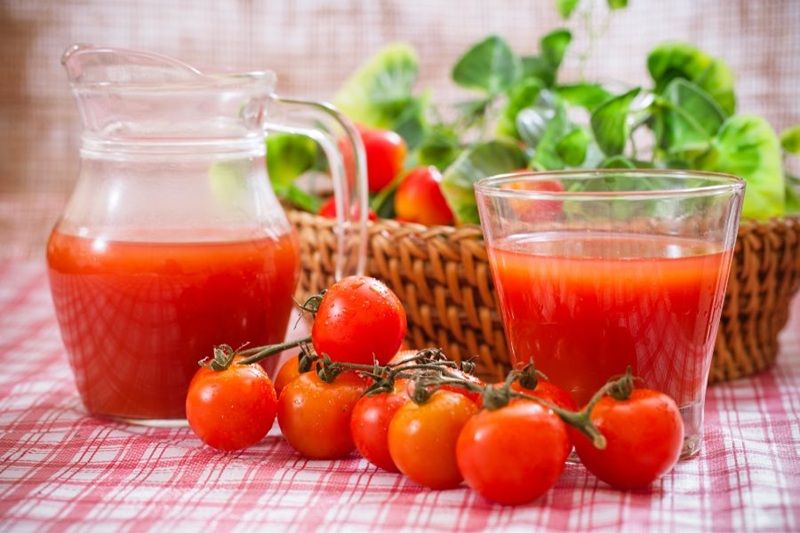 Nước ép cà chua giúp da trắng hồng
