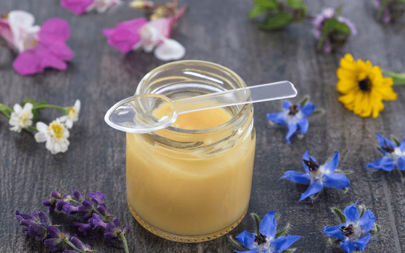 Uống collagen và sữa ong chúa cùng lúc được không