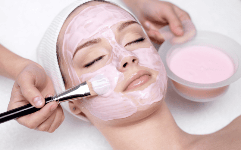 Massage mặt mỗi ngày để kích thích sản sinh collagen