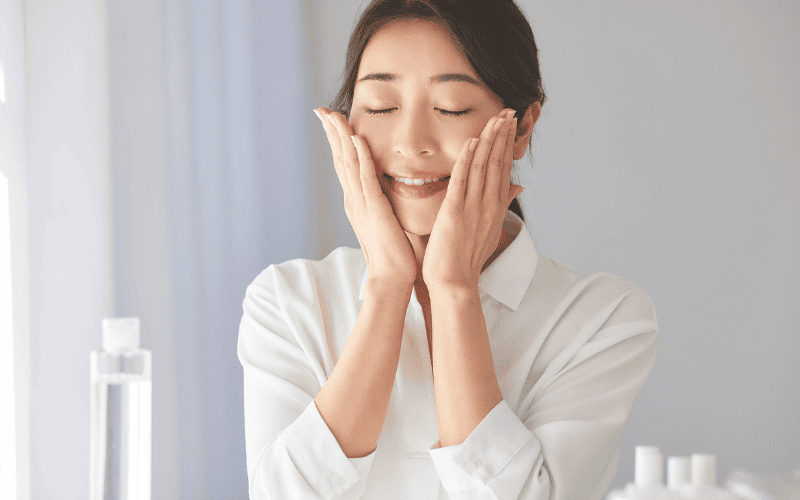 Việc bổ sung các hoạt chất chống lão hóa vào chu trình skincare hằng ngày giúp chống lão hóa da