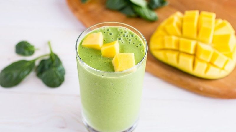 Nước ép xoài – dưa leo và cải bó xôi