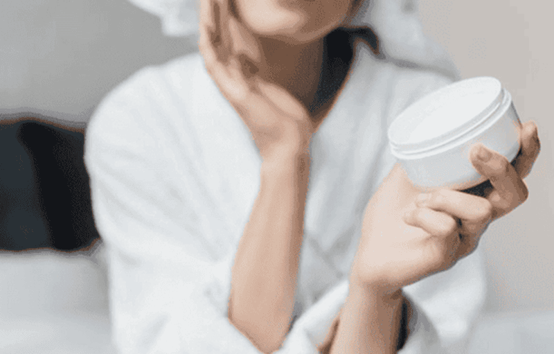 Sử dụng kem bôi trị nám chân sâu