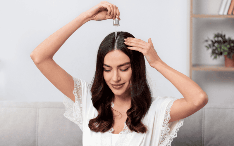Sử dụng các sản phẩm chăm sóc tóc chứa collagen