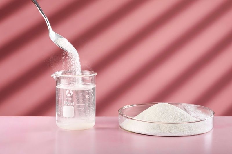 Collagen dạng bột là một trong những lựa chọn phổ biến hiện nay nhờ khả năng hấp thụ nhanh và cách sử dụng linh hoạt