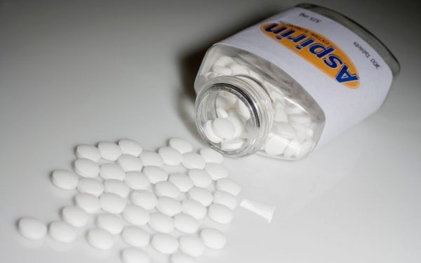 Cách trị mụn thâm với Aspirin